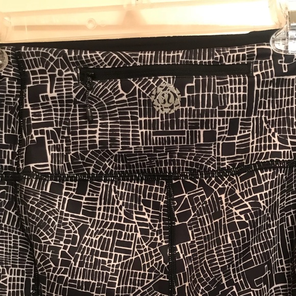 Lululemon Crop Leggings - Picture 4 of 4